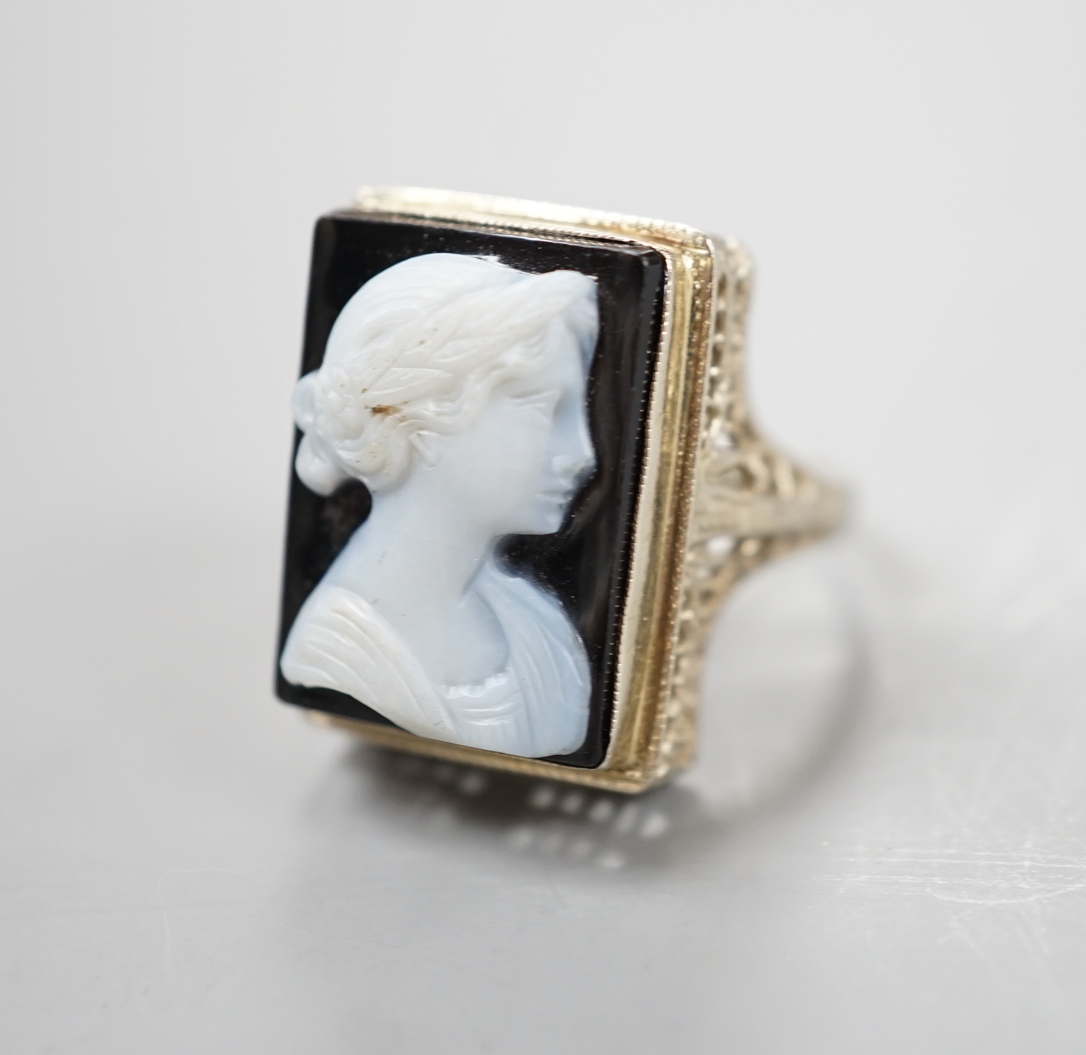 A 14k white metal and hardstone cameo set dress ring, size K/L, gross weight 5.1 grams.